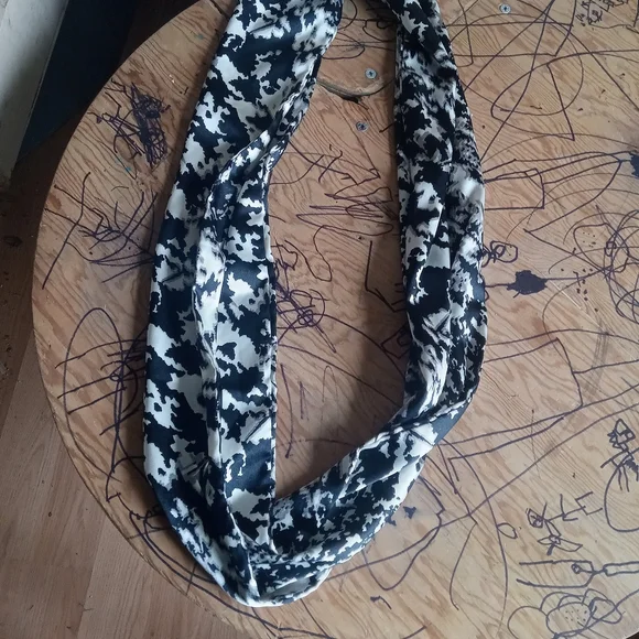 Scarf - Picture 1 of 1